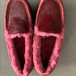 UGG Shearling slipper, size 8, maroon hair calf